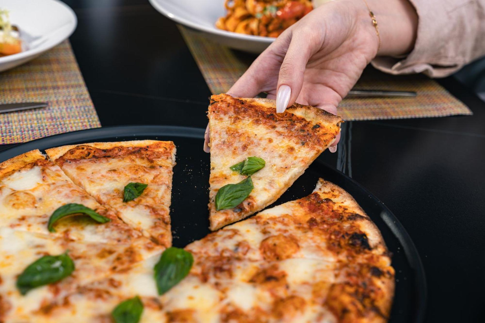 The Abdali Boulevard Hotel Amman Luaran gambar Pizza